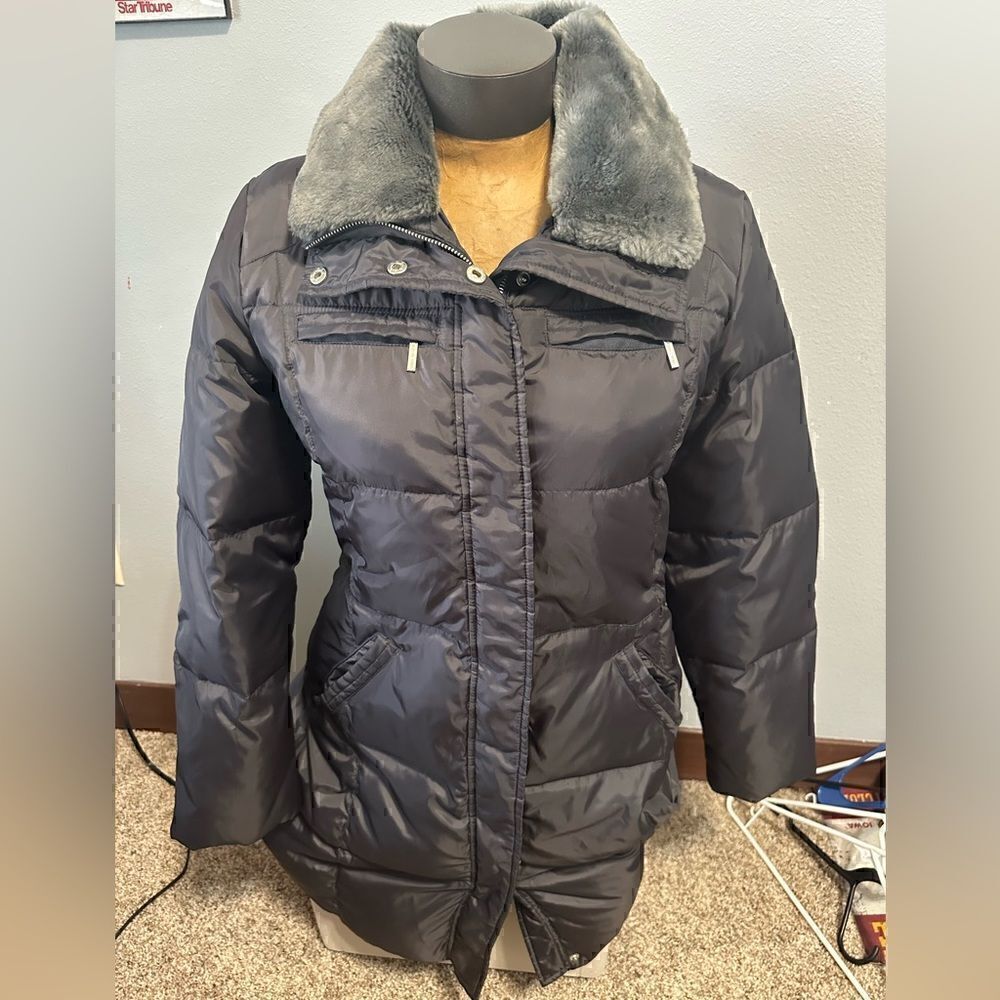 Michael Kors Women’s Medium Gray Puffer Parka with Faux Fur Collar - Picture 1 of 7